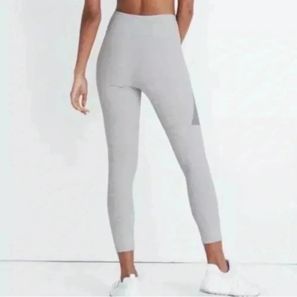 Outdoor Voices Women's Medium 3/4 Warmup Leggings Gray Stretch Yoga Active M - Picture 8 of 10
